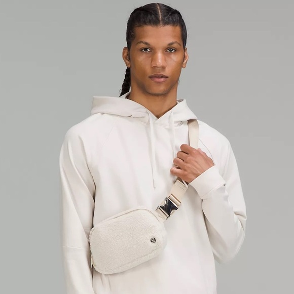Lululemon White Fleece Everywhere Belt Bag Crossbody Bag Ivory Natural Nwt - Picture 4 of 6